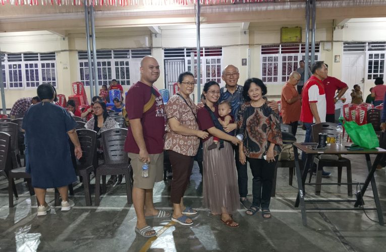 Yayasan Pesat Nabire Gelar Ibadah Syukur HUT Pernikahan Pdt. Daniel dan Mami Louis  